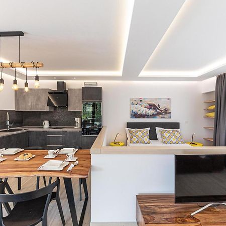 5 Bedroom Cozy Home In Okrug Donji Donji Okrug  Eksteriør bilde