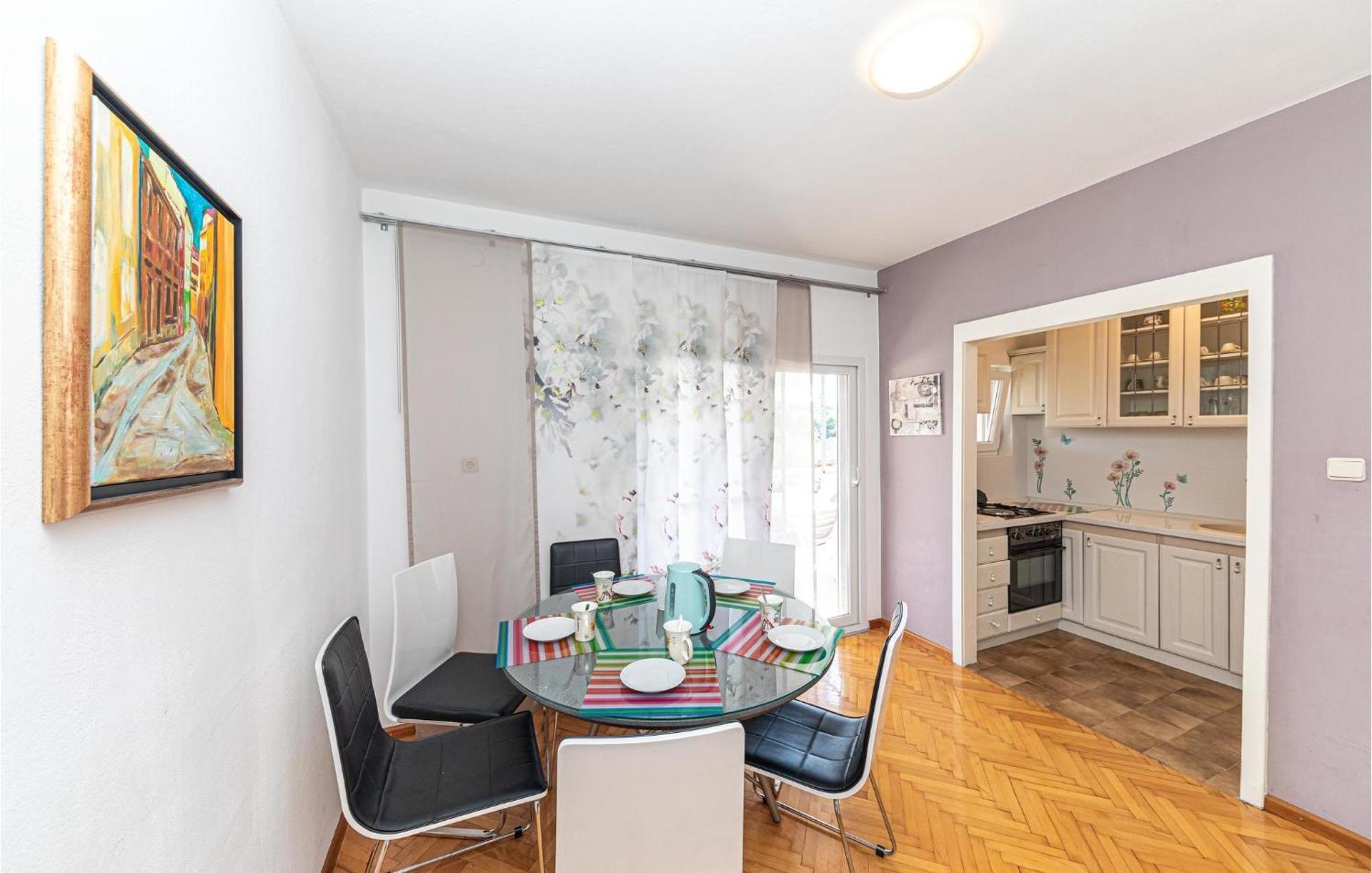 5 Bedroom Cozy Home In Okrug Donji Donji Okrug  Eksteriør bilde