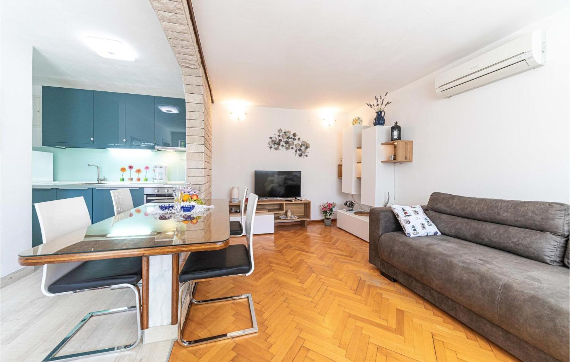 5 Bedroom Cozy Home In Okrug Donji Donji Okrug  Eksteriør bilde