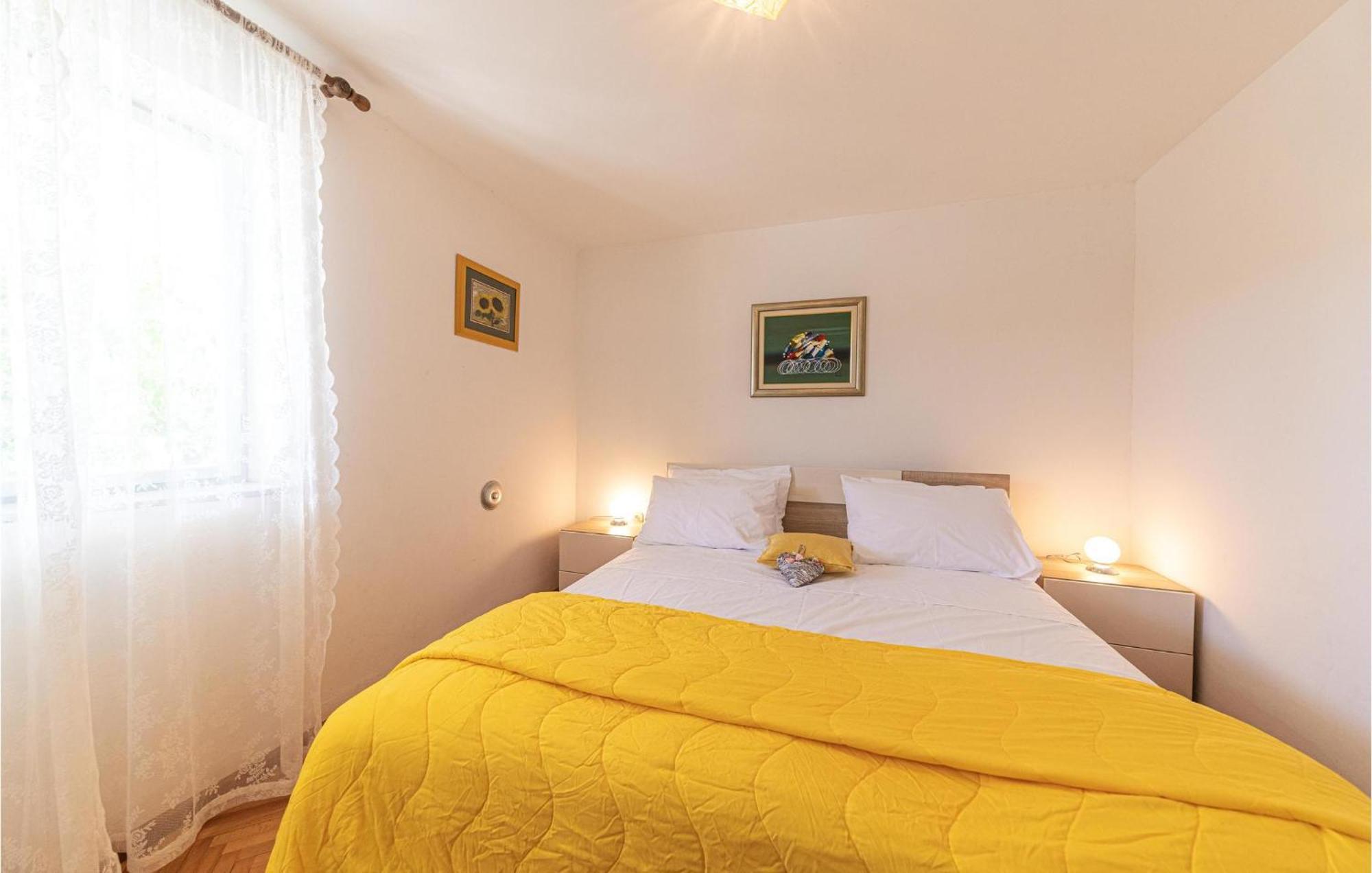 5 Bedroom Cozy Home In Okrug Donji Donji Okrug  Eksteriør bilde
