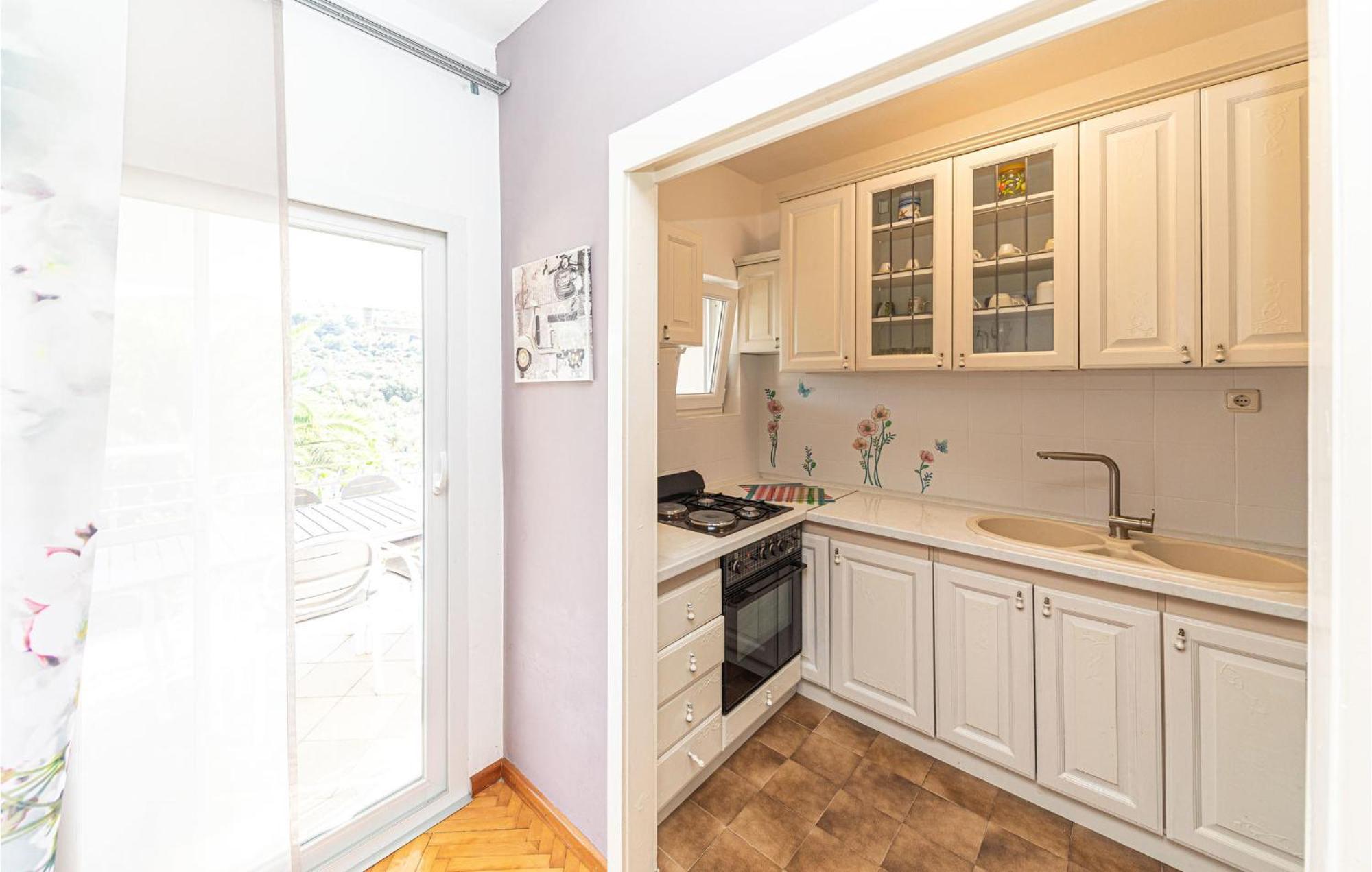 5 Bedroom Cozy Home In Okrug Donji Donji Okrug  Eksteriør bilde