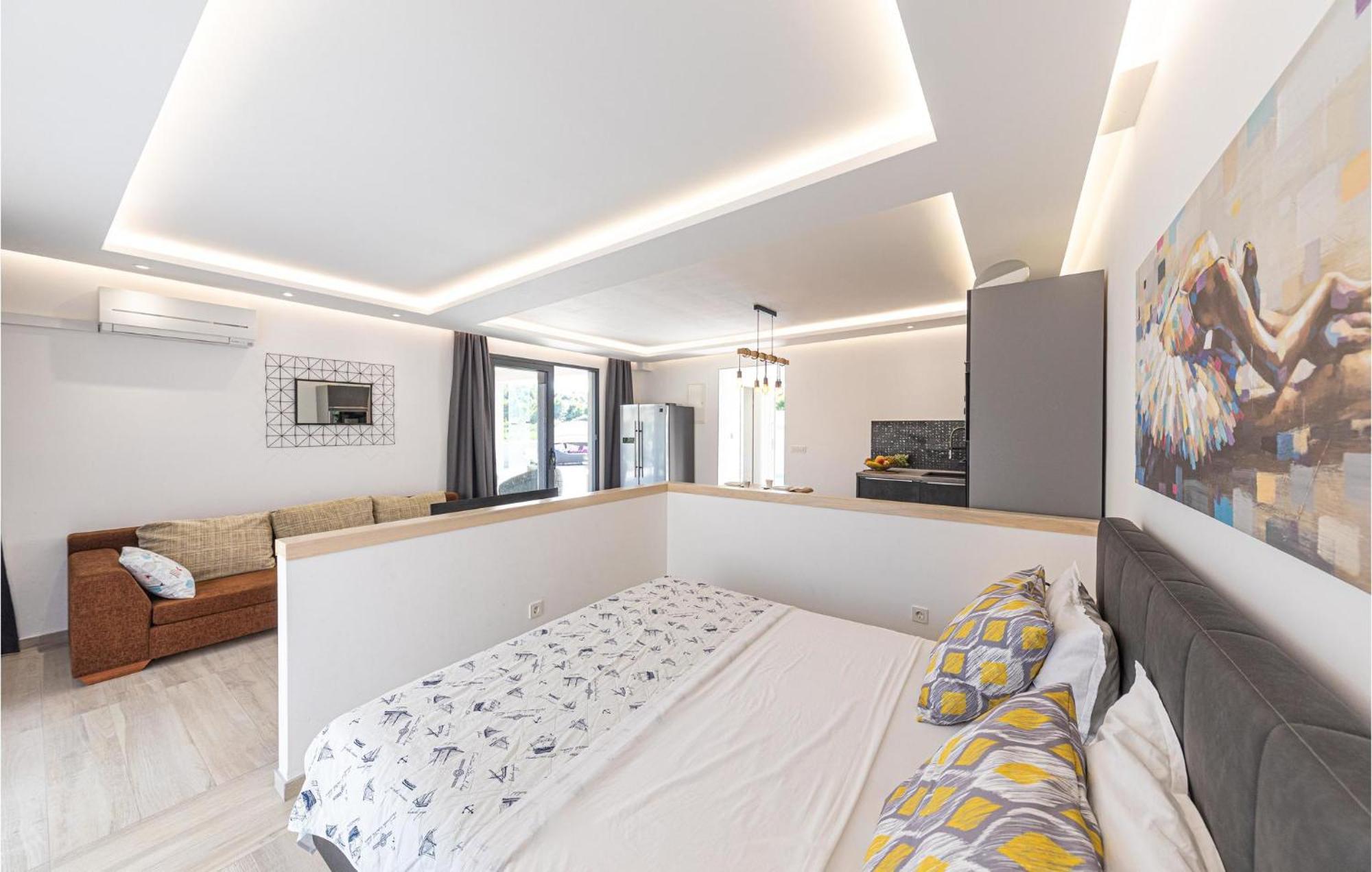5 Bedroom Cozy Home In Okrug Donji Donji Okrug  Eksteriør bilde