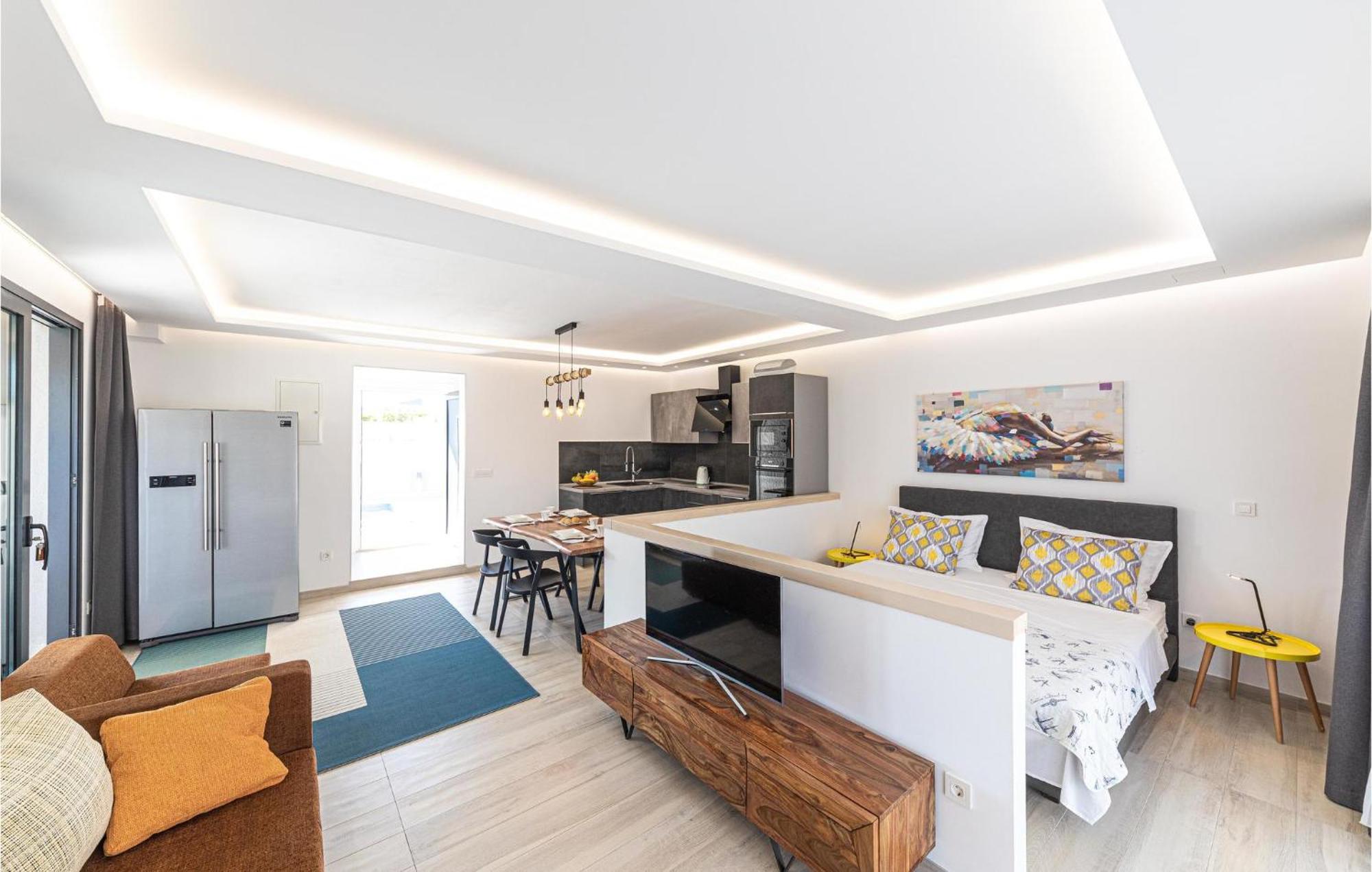 5 Bedroom Cozy Home In Okrug Donji Donji Okrug  Eksteriør bilde