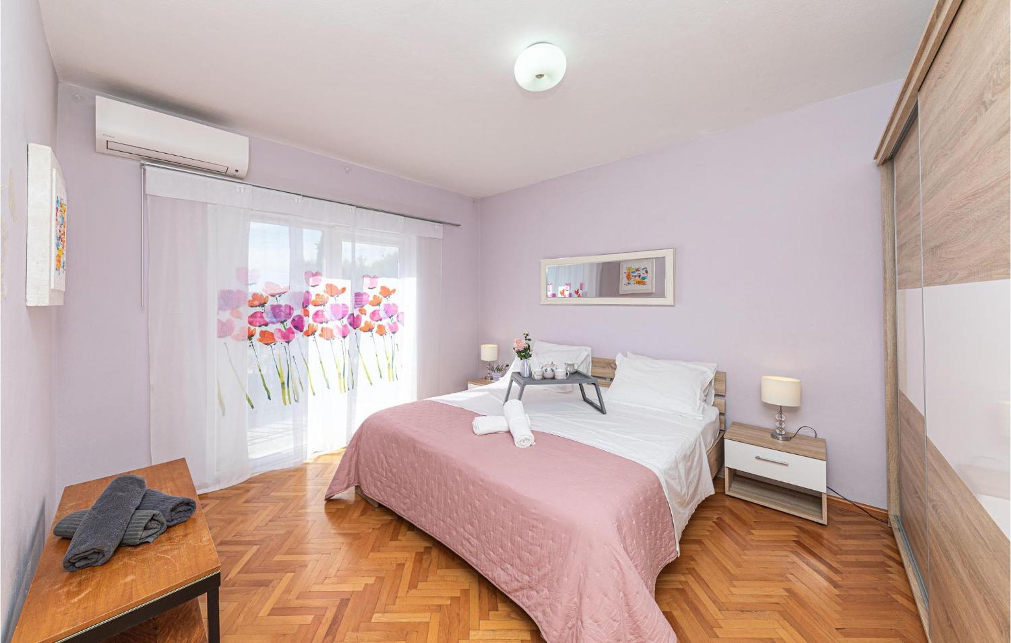 5 Bedroom Cozy Home In Okrug Donji Donji Okrug  Eksteriør bilde