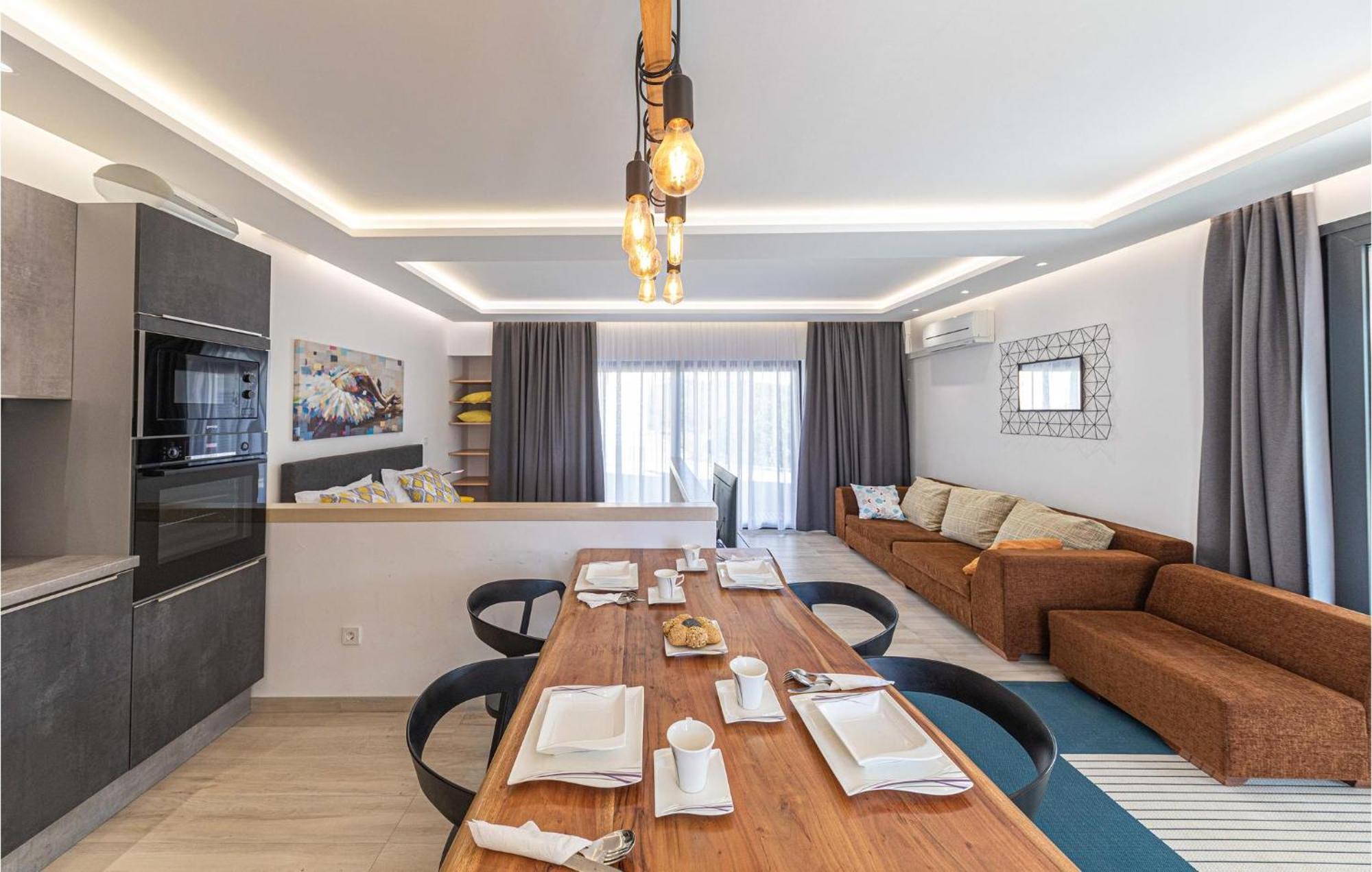 5 Bedroom Cozy Home In Okrug Donji Donji Okrug  Eksteriør bilde