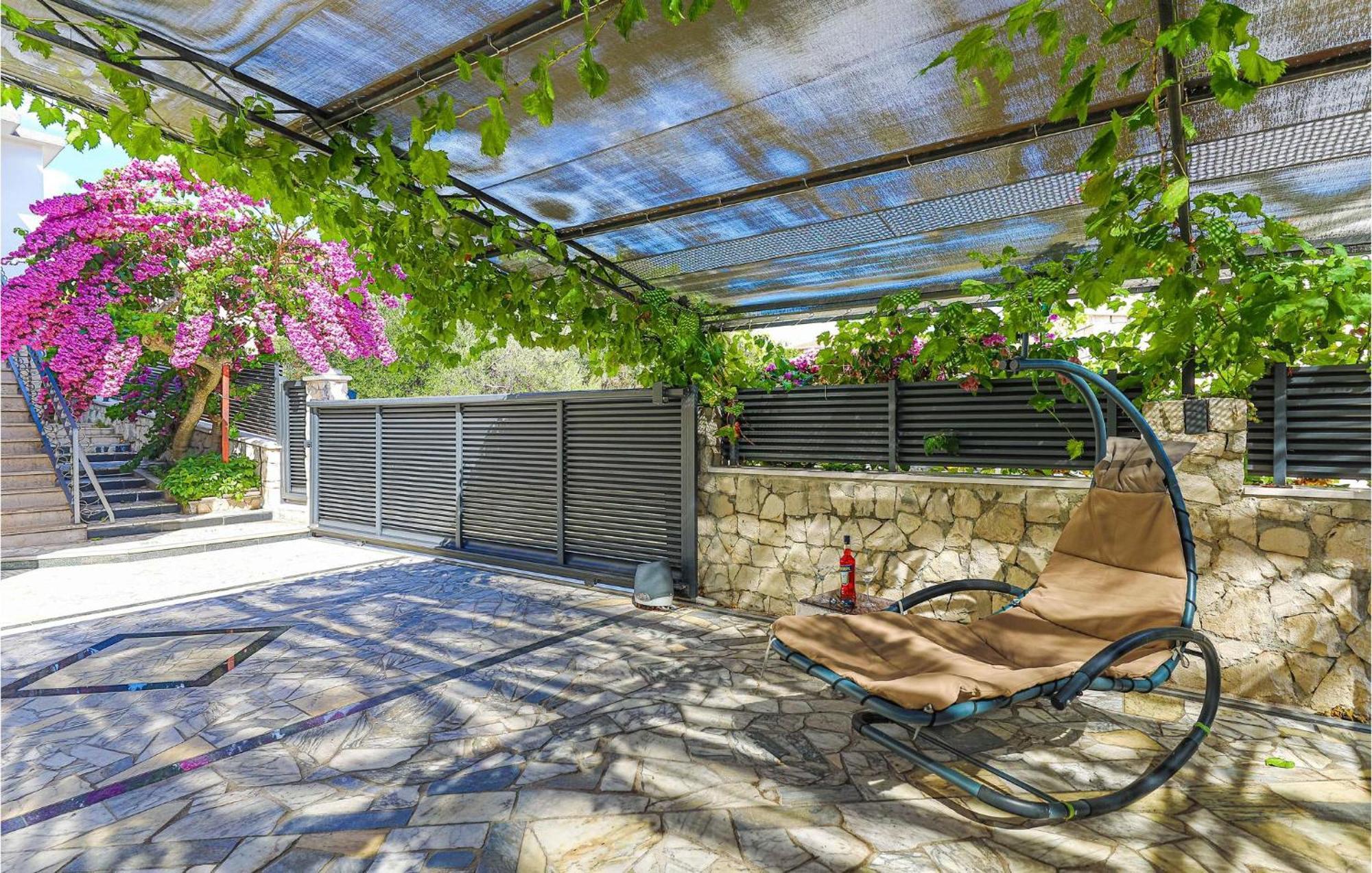 5 Bedroom Cozy Home In Okrug Donji Donji Okrug  Eksteriør bilde