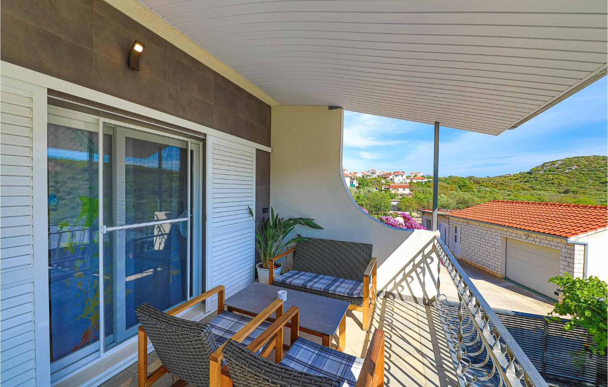 5 Bedroom Cozy Home In Okrug Donji Donji Okrug  Eksteriør bilde